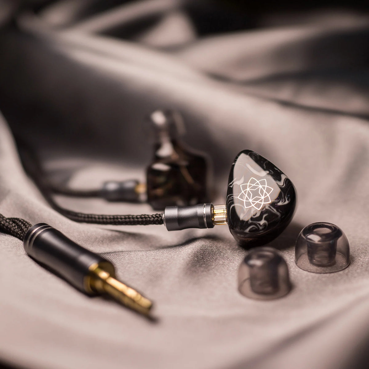 SeeAudio Bravery Black | 4 Balanced Armature Transducer Earphone